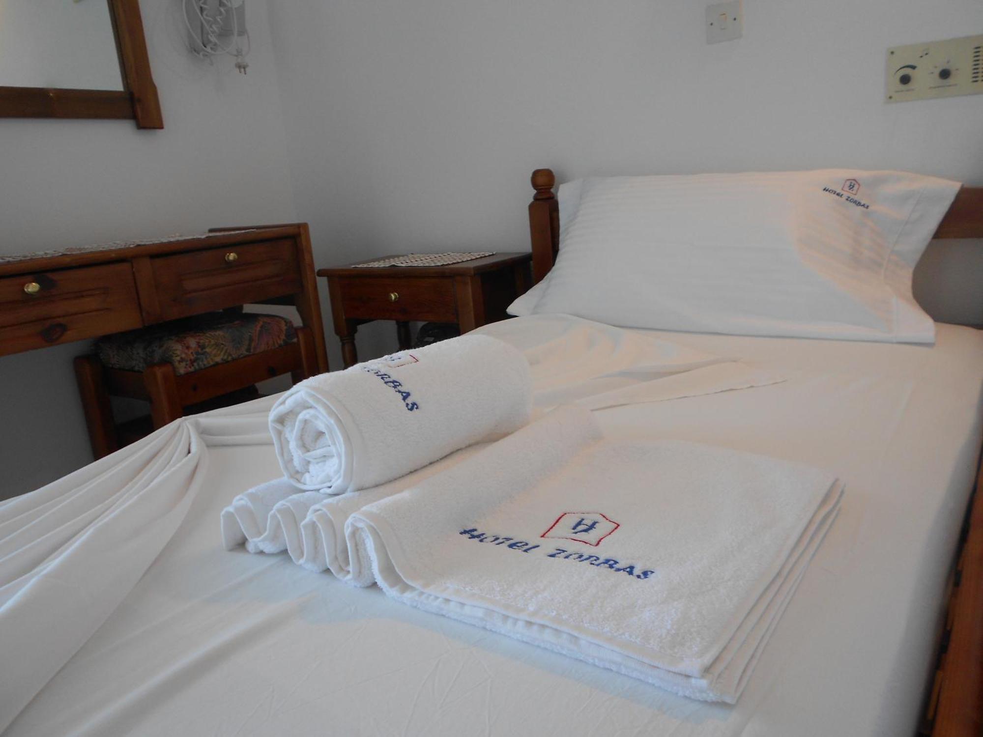 Zorbas Hotel Pythagorion Oda fotoğraf